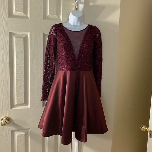Junior Cocktail Dress (Homecoming) - Picture 3 of 6